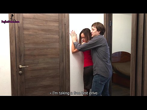 ❤️ Sexy Realtor Sensually Jerks Kanyang Puke at Fucks Habang Nagbebenta ng Kanyang Apartment - Krempai ❤️ Porno sa amin ❌