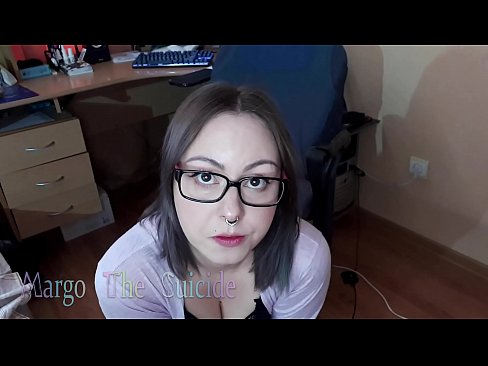 ❤️ Ang Sexy na Babae na may Salamin ay Sumipsip ng Dildo sa Camera ❤️ Porno sa amin ❌